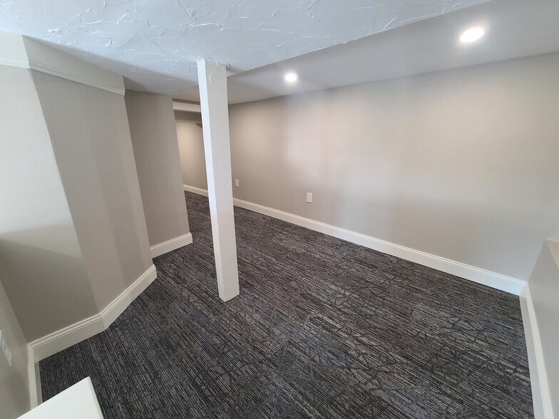 Building Photo - 77 Harbor View Ave