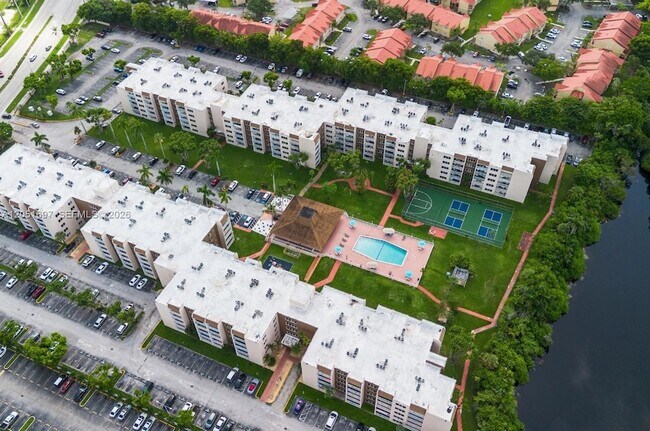 Building Photo - 6950 Miami Gardens Dr