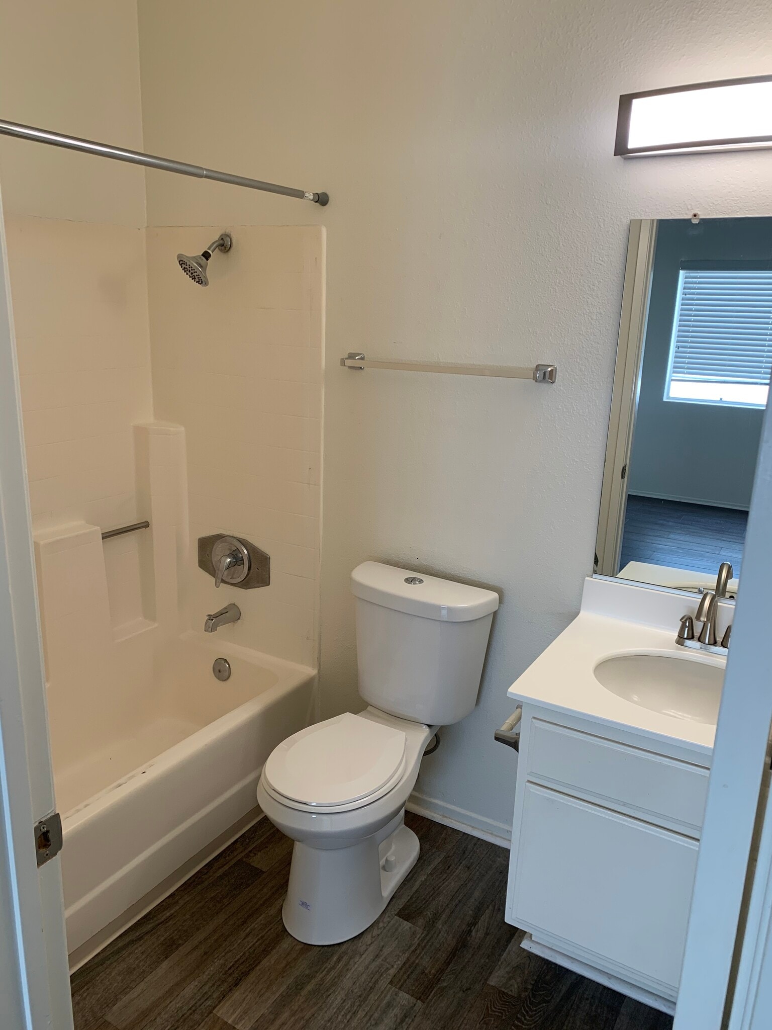 Building Photo - 11155 Aqua Vista St