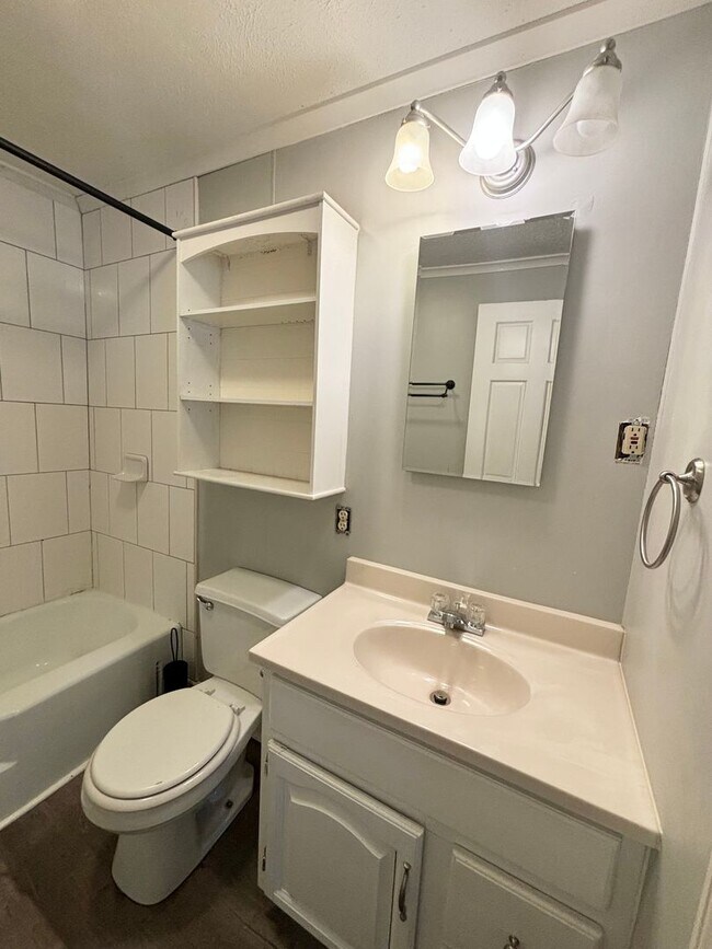 Building Photo - 110 Victory Dr