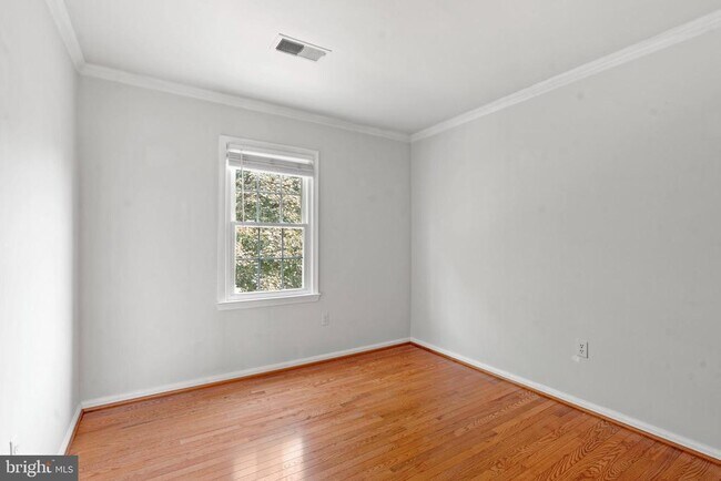 Building Photo - 9932 Longford Ct