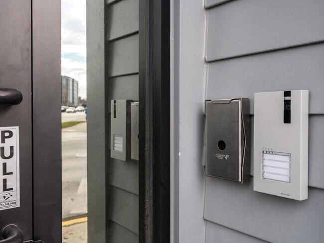 Building Photo - 5528 W Gettysburg St