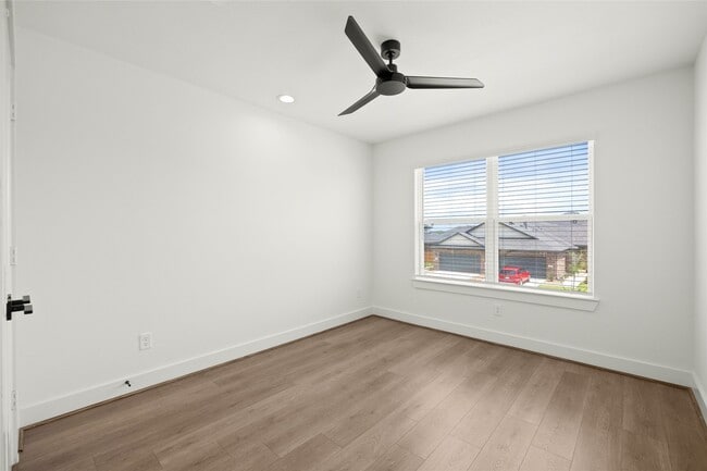 Building Photo - 2752 Sunny Briar Dr