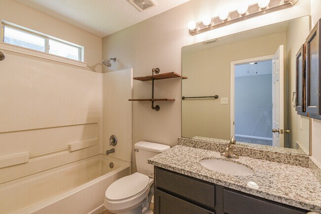 Building Photo - 5500 N Buffalo Cir