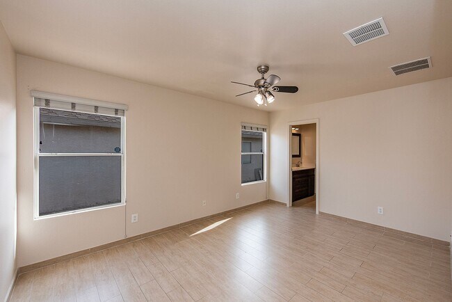 Building Photo - Well Located 3 Bedroom!