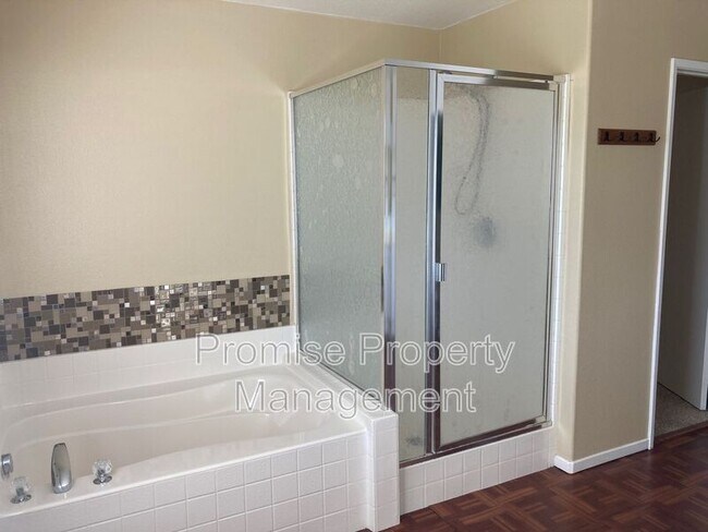 Building Photo - 4504 Arbor Glen Way