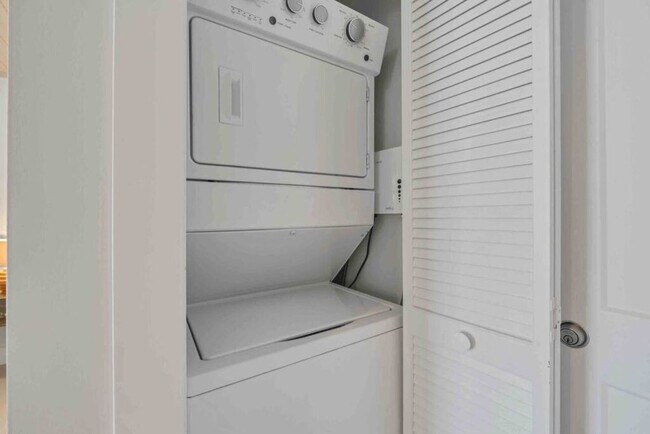 Building Photo - 317 Bream Ave