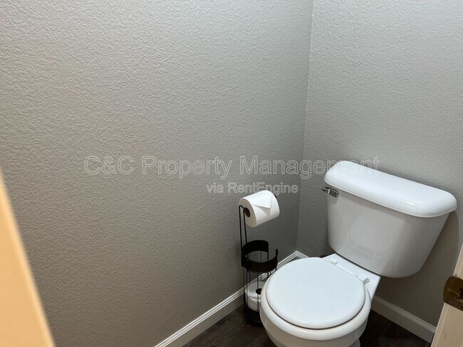 Building Photo - 23306 Daisy Dr