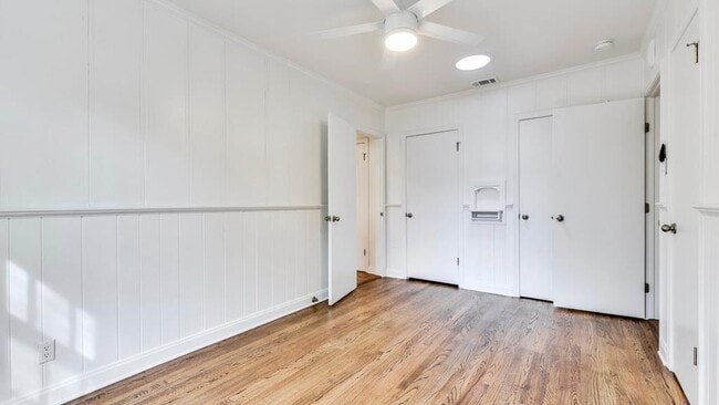 Building Photo - 2801 Perry Ln