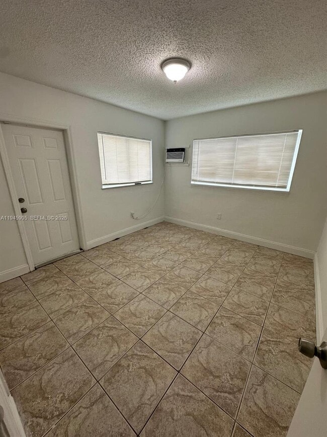 Building Photo - 6321 Pembroke Rd