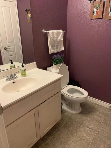 Building Photo - 528 Refugio St