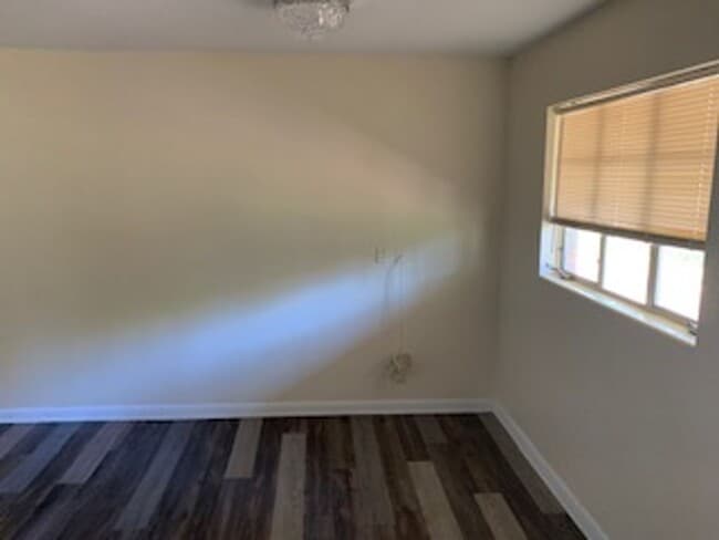 Building Photo - 3/2 Brick Home near USA campus