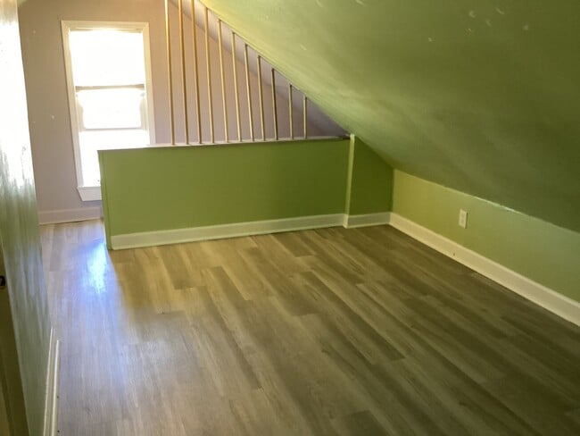 Building Photo - 2 BR Single Family in West Allis