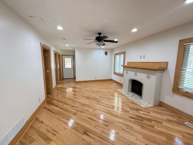 Building Photo - 413 Briarwood Ave SE