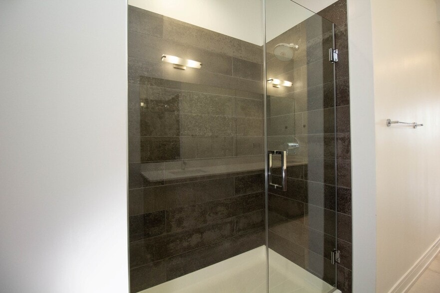 Building Photo - 1554 N Talman Ave