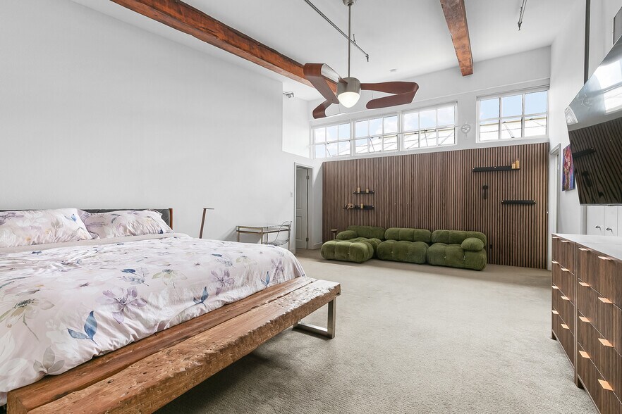 Building Photo - 1111 S Peters St