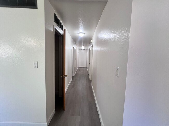 Building Photo - 37565 2nd St