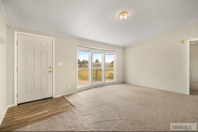 Building Photo - Stunning St. Anthoney Home: Recently Remod...