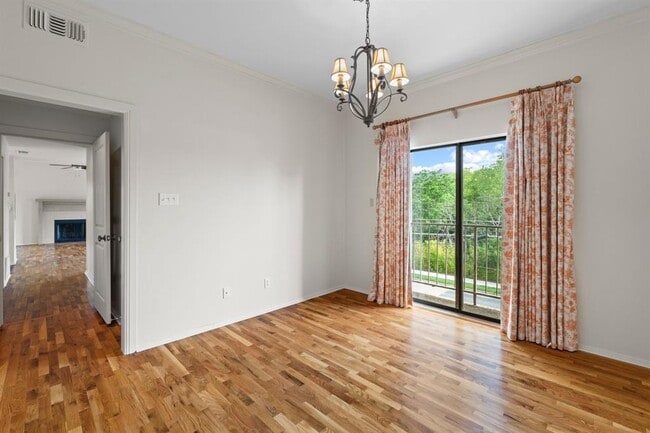 Building Photo - 409 E 38th St