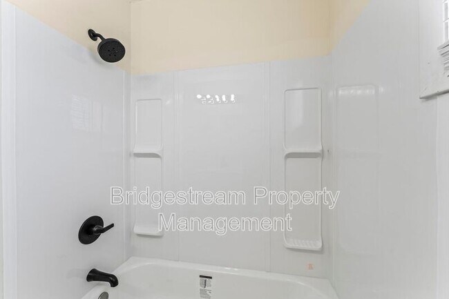 Building Photo - 230 Pat Ln