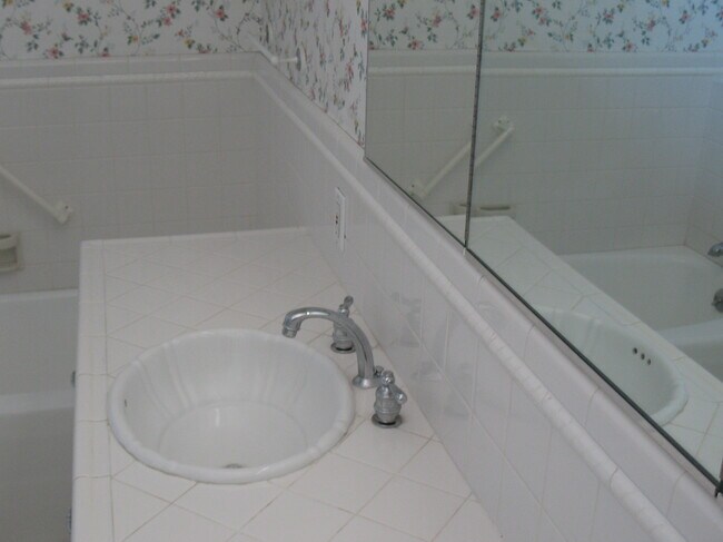 Building Photo - 3121 W Wyoming Ave