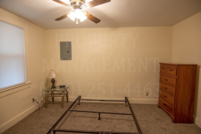 Building Photo - 1 Bedroom Apt. furnished