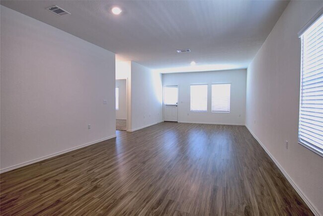 Building Photo - 2233 Forgetmenot Ln