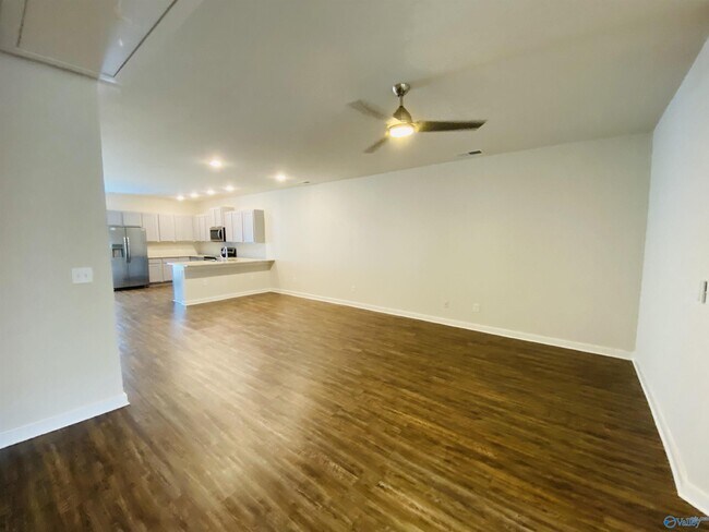 Building Photo - 408 Edgebrook Dr