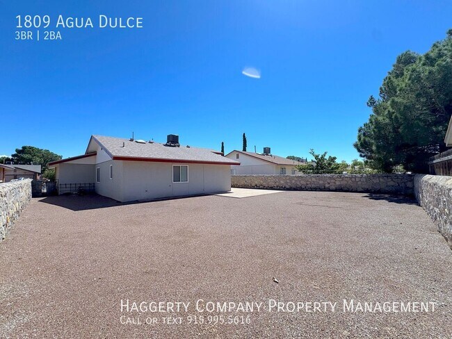 Building Photo - 1809 Agua Dulce St