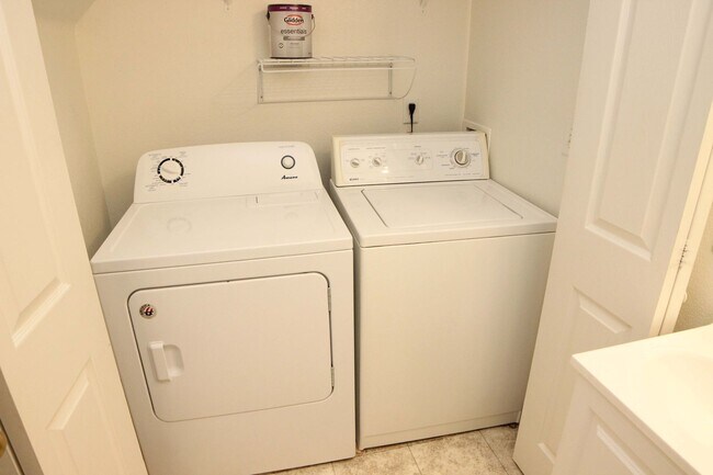 Building Photo - 3380 Saratoga St