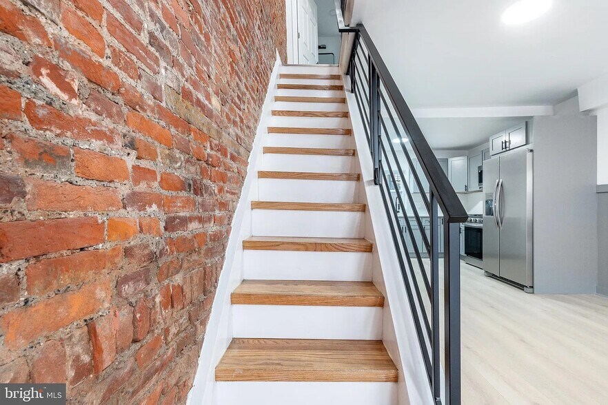 Building Photo - 2133 Latona St