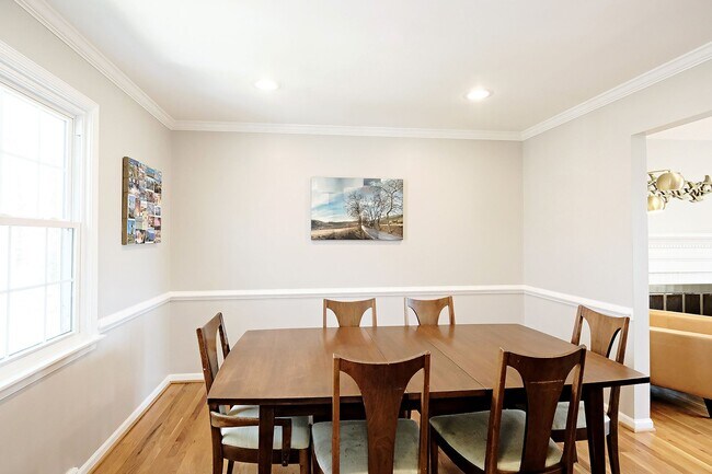 Building Photo - Spacious Pet-Friendly Hollymead Home With Updates