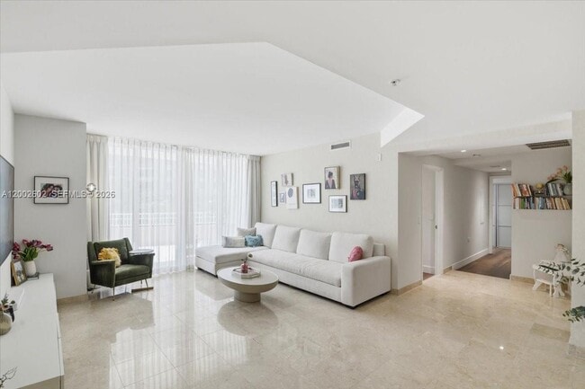 Building Photo - 801 Brickell Key Blvd