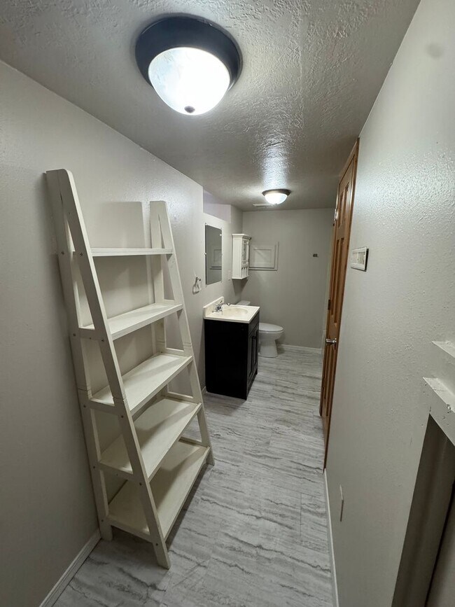 Building Photo - cozy 3 bedroom, 2 bath house