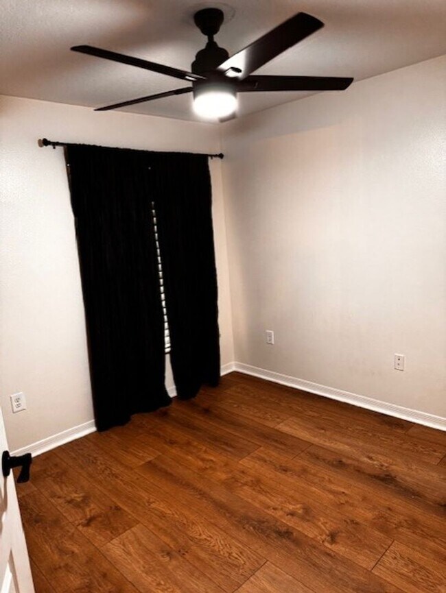 Building Photo - Beautiful 3 bedroom 2 bathroom home availa...