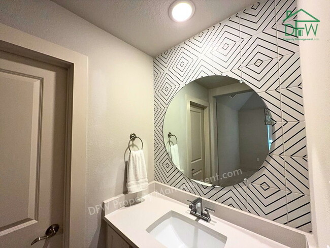 Building Photo - 5-Bed, 4.5-Bath Home with Private Study, Media Room & 3-Car Garage | Prosper ISD