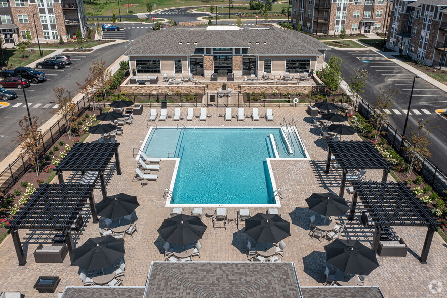 Pool - The Knoll at Stone View Apartments