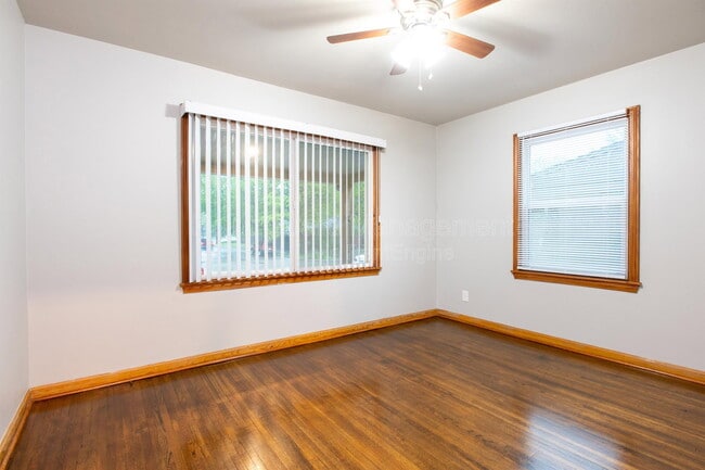 Building Photo - 6102 E Oakwood Dr