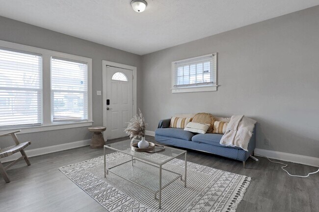 Building Photo - 1123-1125 Wilson Ave - 1125 Wilson Ave