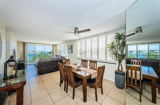Building Photo - 6081 Bahia Del Mar Cir N