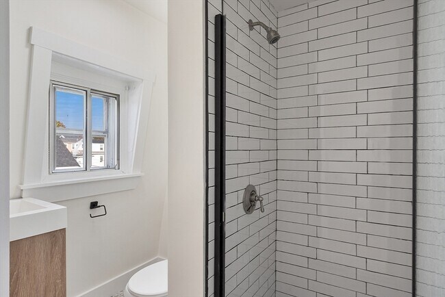 Building Photo - 54 Bonair St