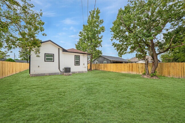 Building Photo - 9305 Kentshire Dr
