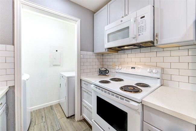 Building Photo - 3929 Tanglewilde St