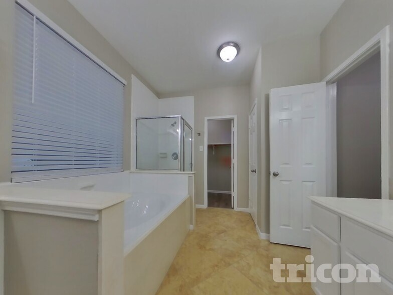 Building Photo - 3014 Rolling Fog Dr