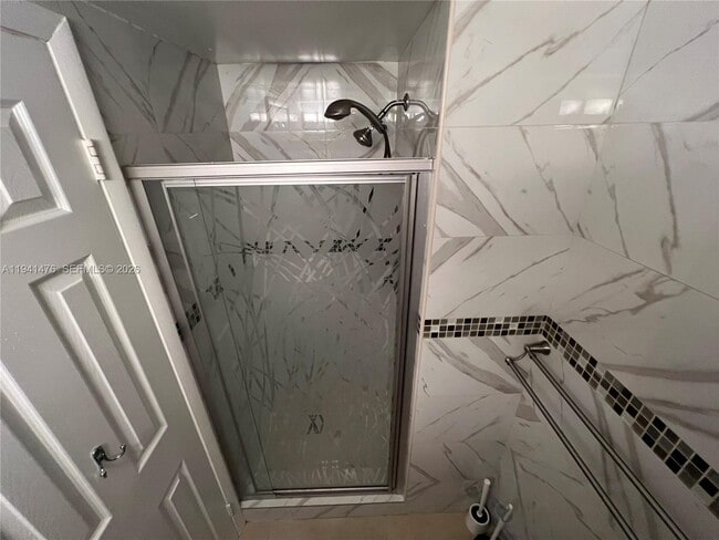 Building Photo - 6900 N Kendall Dr