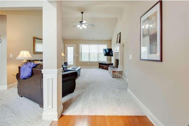 Building Photo - 4217 Brentwood Dr