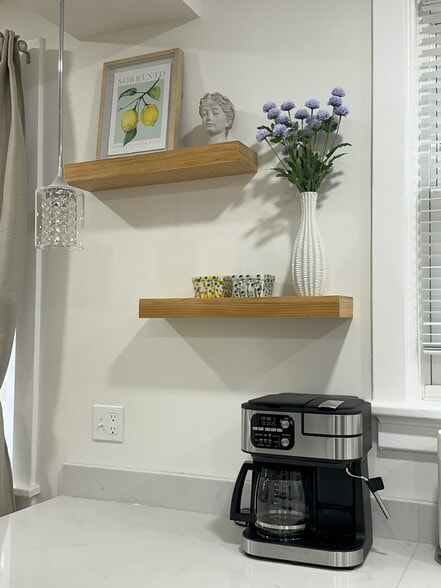 Building Photo - 5640 Beacon St