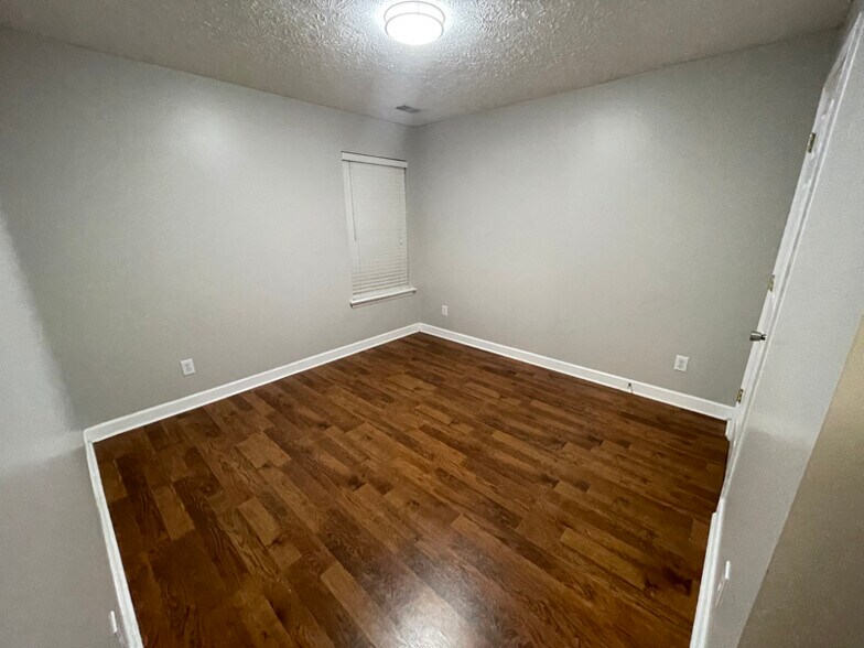 Building Photo - 7005 Timber Oak Dr