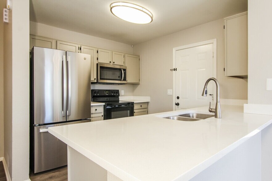 Building Photo - 3154 W Via Montoya Dr