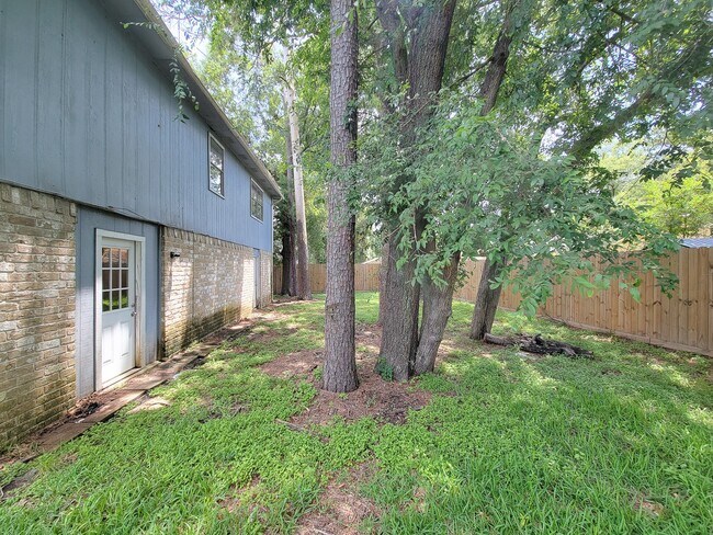 Building Photo - 8719 Valley Song Dr